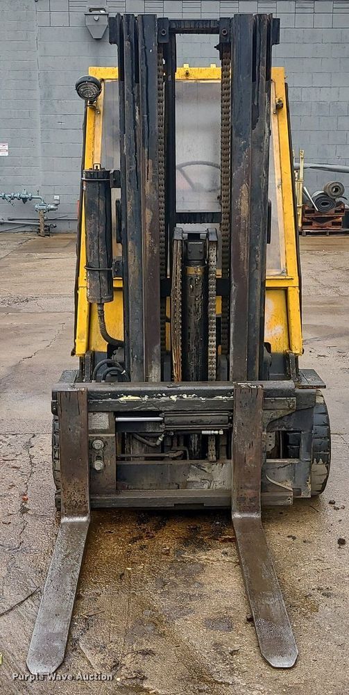 image for item LE9089 Caterpillar TC100D  forklift
