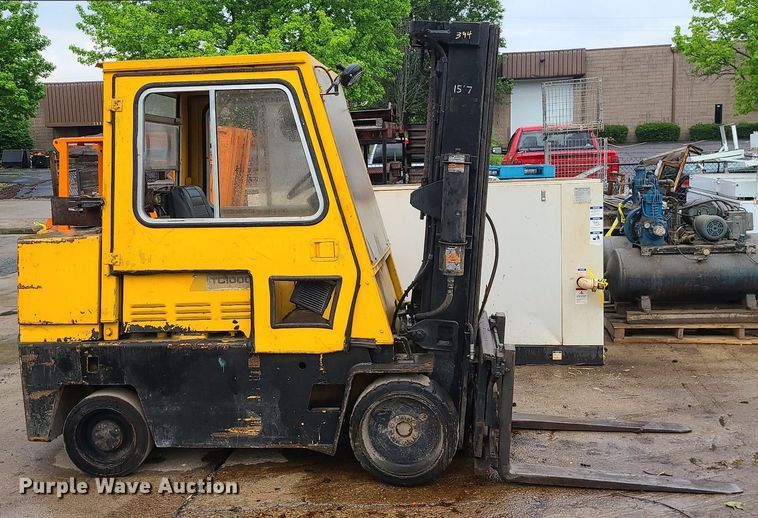 image for item LE9089 Caterpillar TC100D  forklift