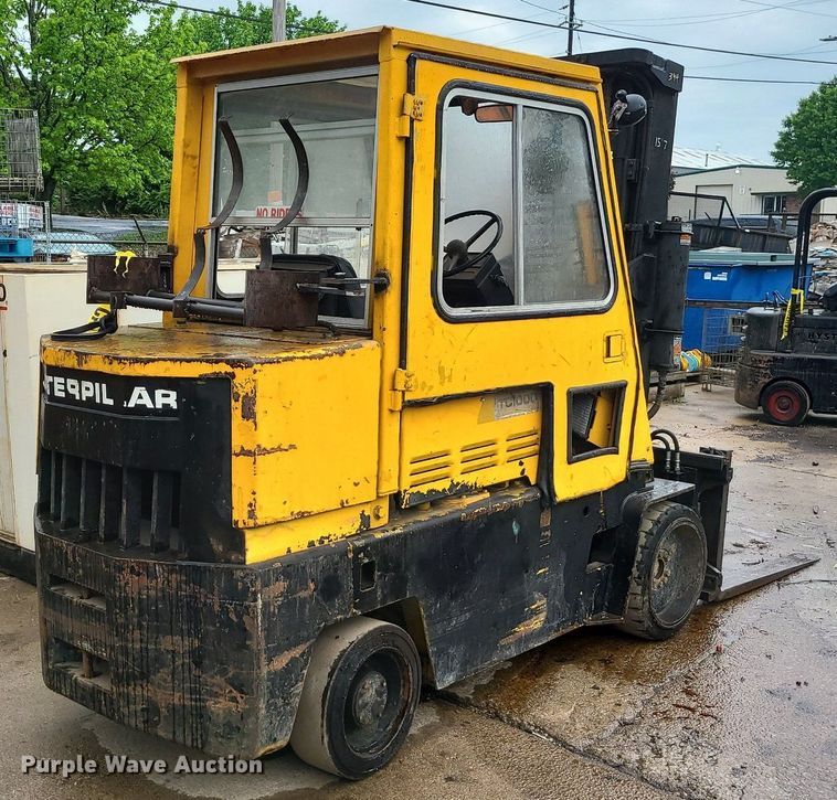 image for item LE9089 Caterpillar TC100D  forklift