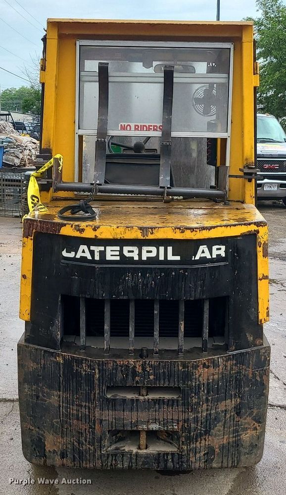 image for item LE9089 Caterpillar TC100D  forklift
