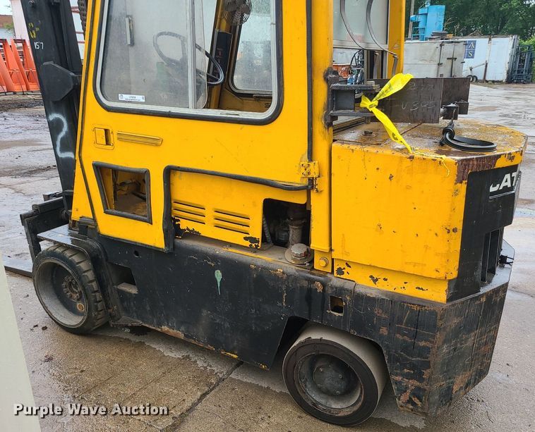 image for item LE9089 Caterpillar TC100D  forklift