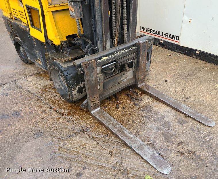 image for item LE9089 Caterpillar TC100D  forklift