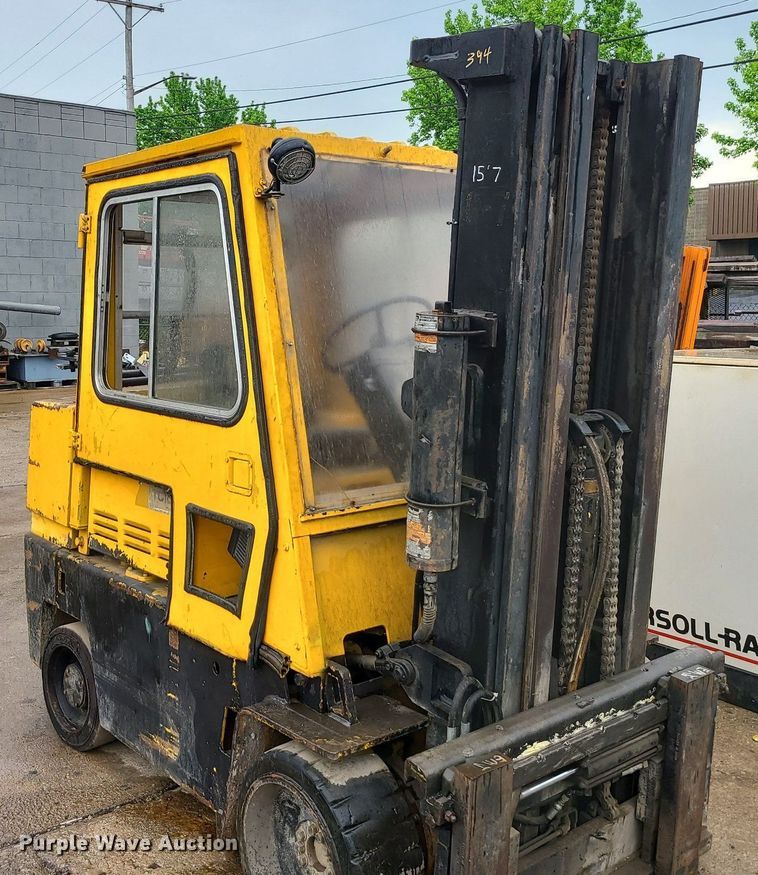 image for item LE9089 Caterpillar TC100D  forklift