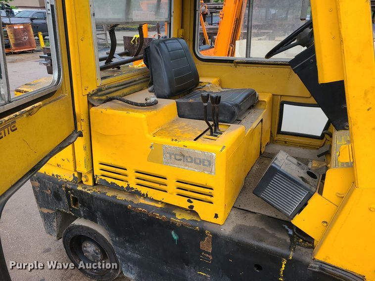 image for item LE9089 Caterpillar TC100D  forklift