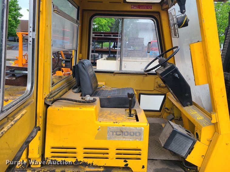 image for item LE9089 Caterpillar TC100D  forklift