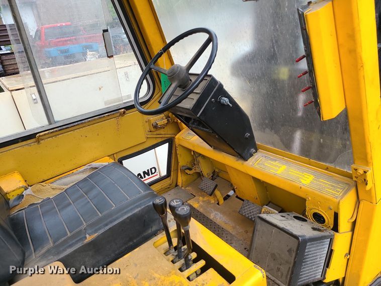 image for item LE9089 Caterpillar TC100D  forklift