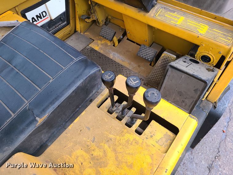 image for item LE9089 Caterpillar TC100D  forklift