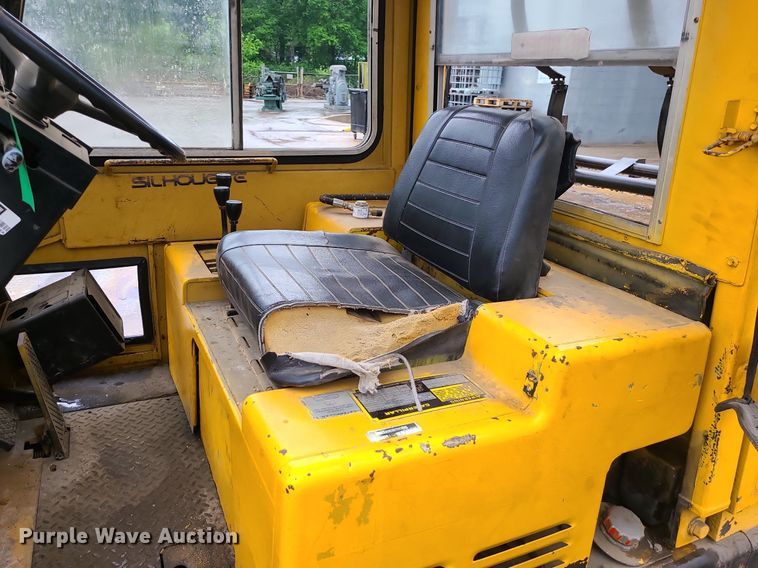 image for item LE9089 Caterpillar TC100D  forklift