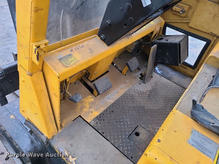 image for item LE9089 Caterpillar TC100D  forklift