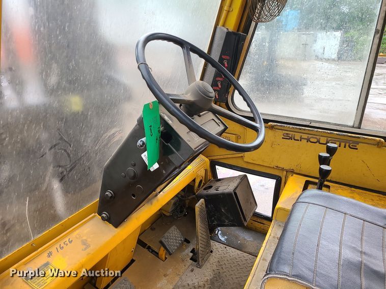 image for item LE9089 Caterpillar TC100D  forklift