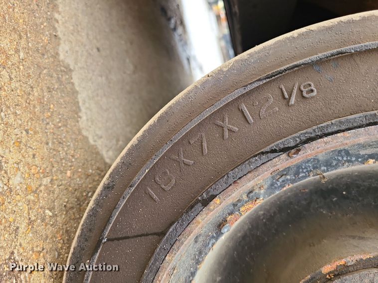 image for item LE9089 Caterpillar TC100D  forklift