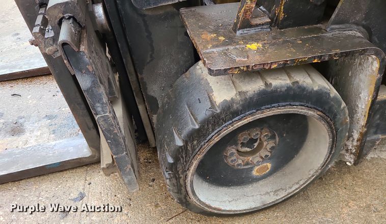 image for item LE9089 Caterpillar TC100D  forklift