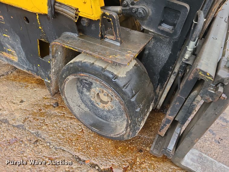 image for item LE9089 Caterpillar TC100D  forklift