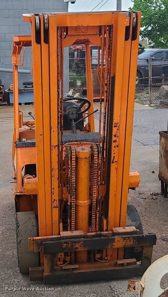 image for item LE9090 (2) forklifts