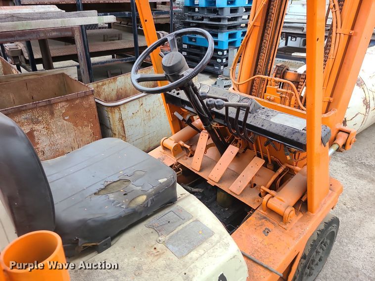 image for item LE9090 (2) forklifts