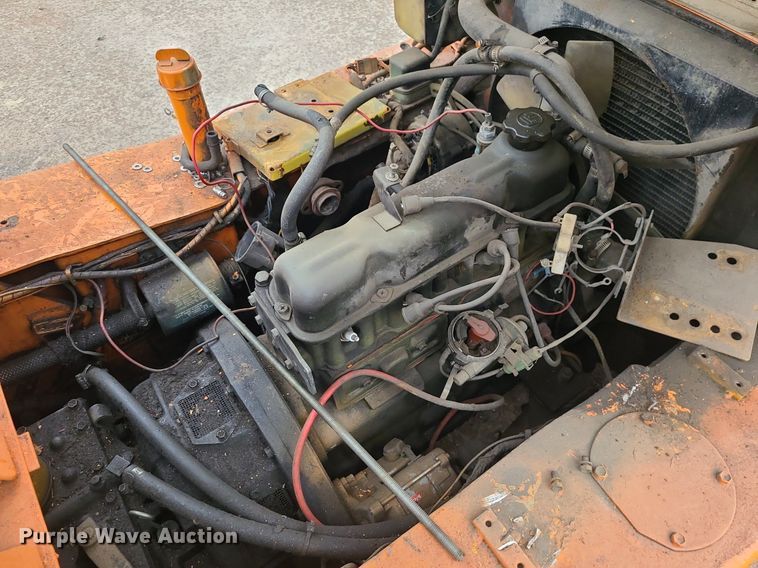 image for item LE9090 (2) forklifts