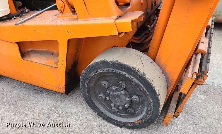 image for item LE9090 (2) forklifts