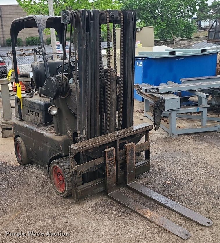 image for item LE9090 (2) forklifts