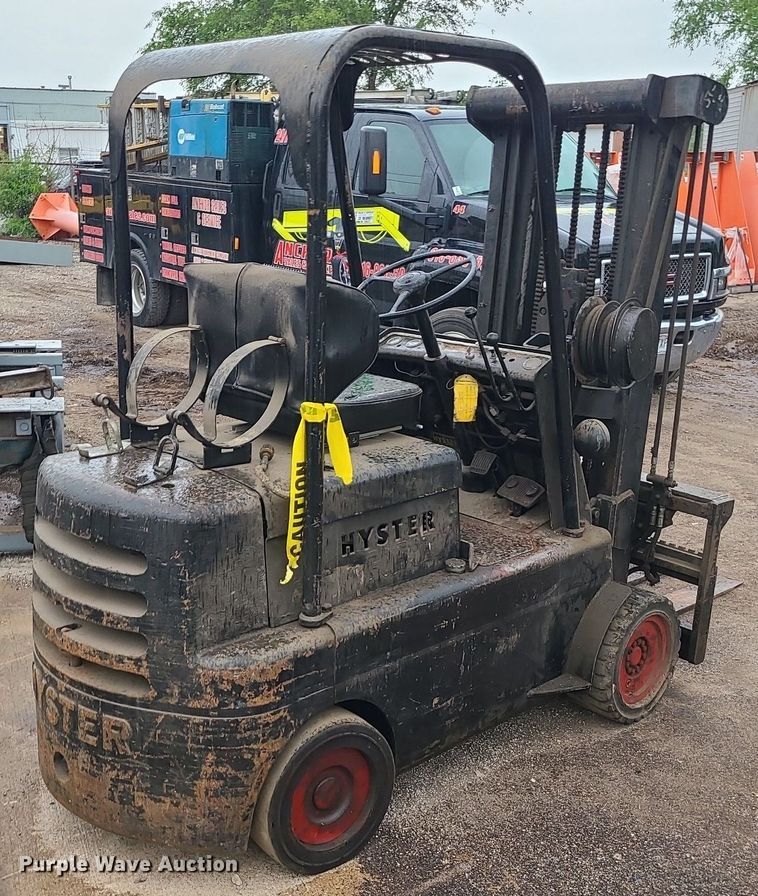 image for item LE9090 (2) forklifts