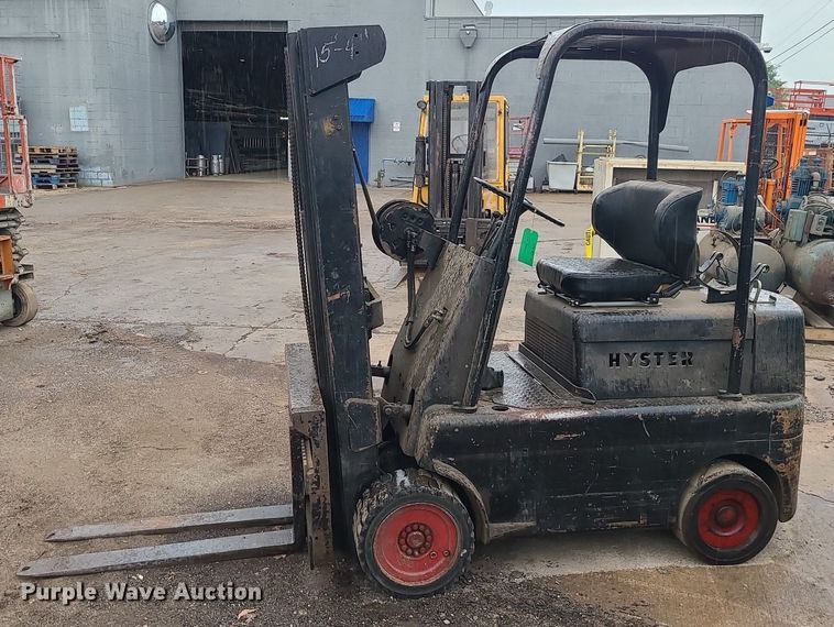 image for item LE9090 (2) forklifts