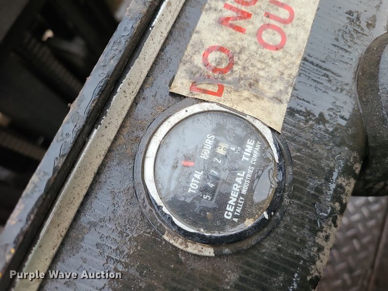 image for item LE9090 (2) forklifts