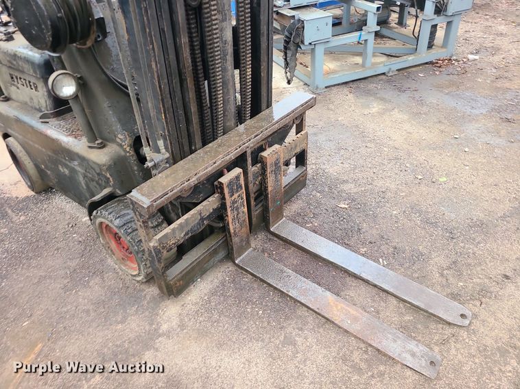 image for item LE9090 (2) forklifts