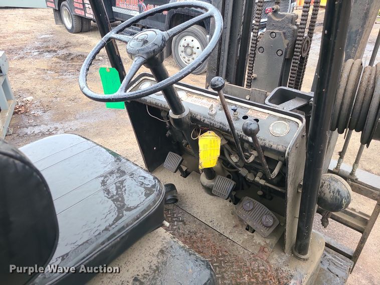 image for item LE9090 (2) forklifts
