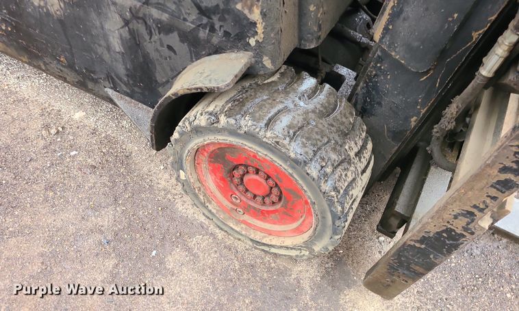 image for item LE9090 (2) forklifts