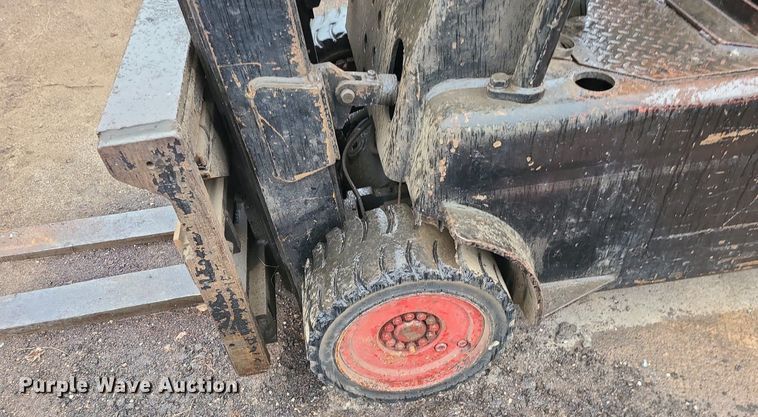 image for item LE9090 (2) forklifts