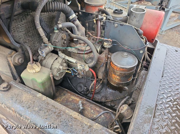 image for item LE9090 (2) forklifts