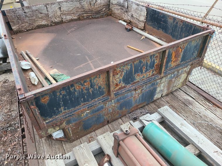 image for item LE9095 Flatbed