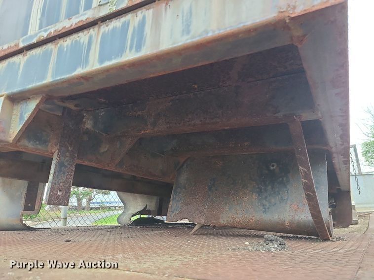 image for item LE9095 Flatbed