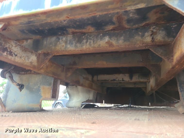 image for item LE9095 Flatbed