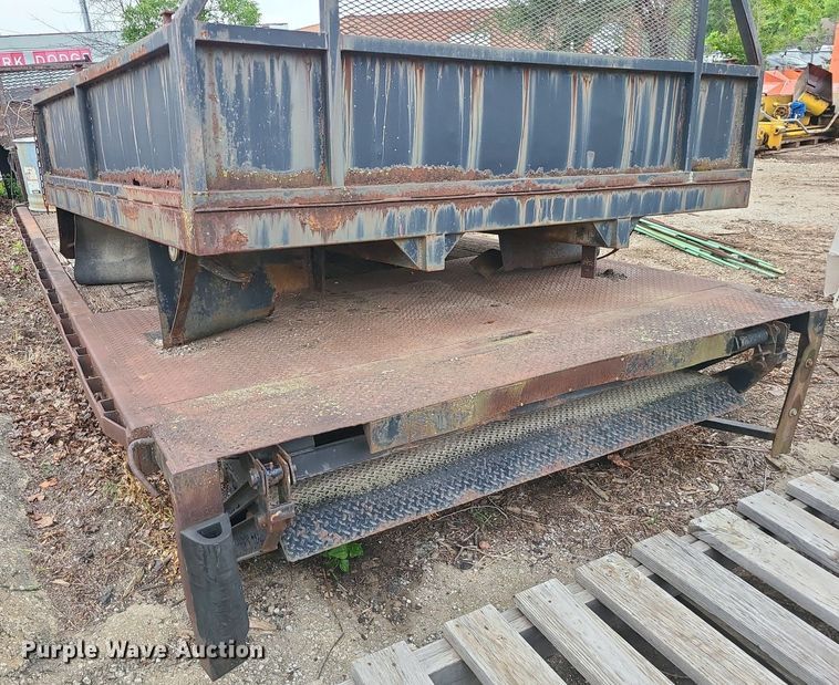 image for item LE9096 Flatbed