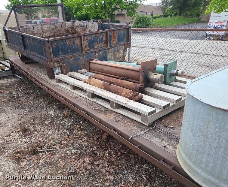 image for item LE9096 Flatbed