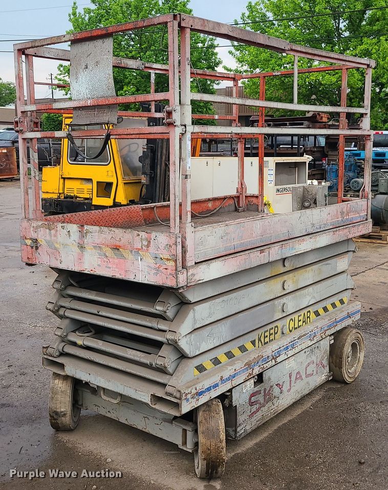 image for item LE9097 1997 Skyjack SJ-4626  scissor lift