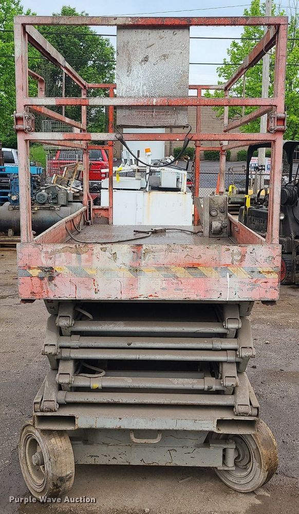 image for item LE9097 1997 Skyjack SJ-4626  scissor lift