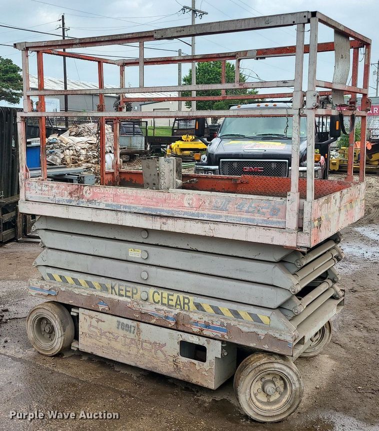 image for item LE9097 1997 Skyjack SJ-4626  scissor lift