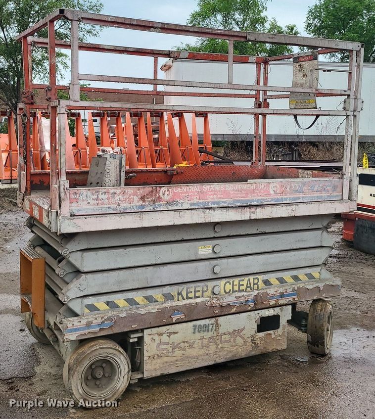image for item LE9097 1997 Skyjack SJ-4626  scissor lift