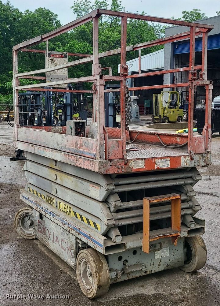 image for item LE9097 1997 Skyjack SJ-4626  scissor lift