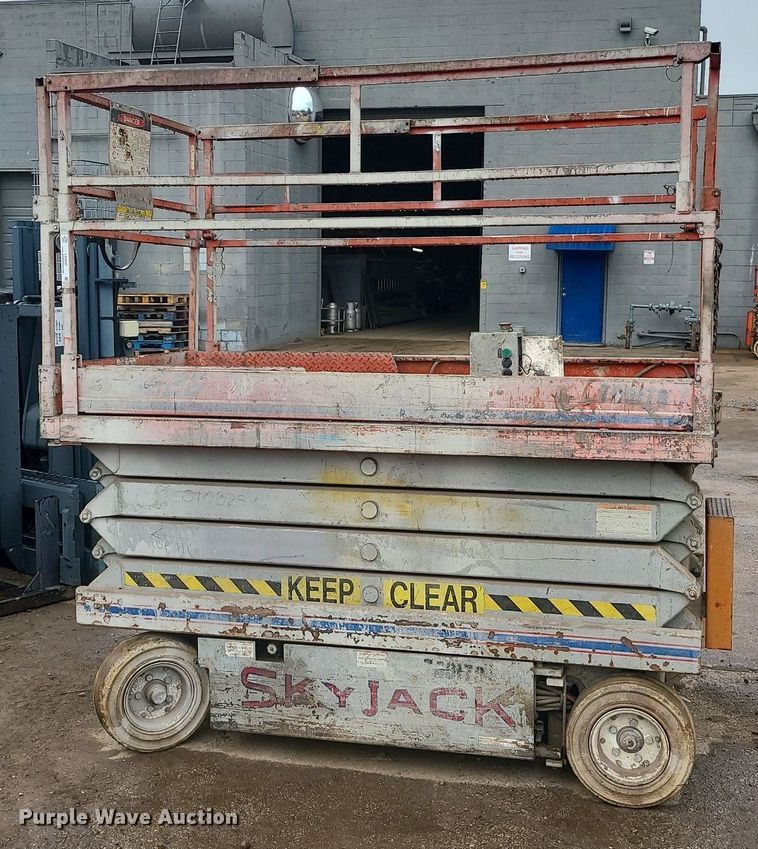 image for item LE9097 1997 Skyjack SJ-4626  scissor lift