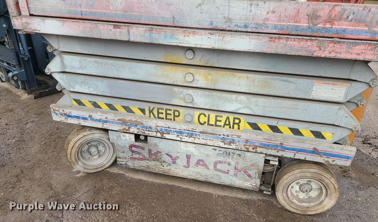 image for item LE9097 1997 Skyjack SJ-4626  scissor lift