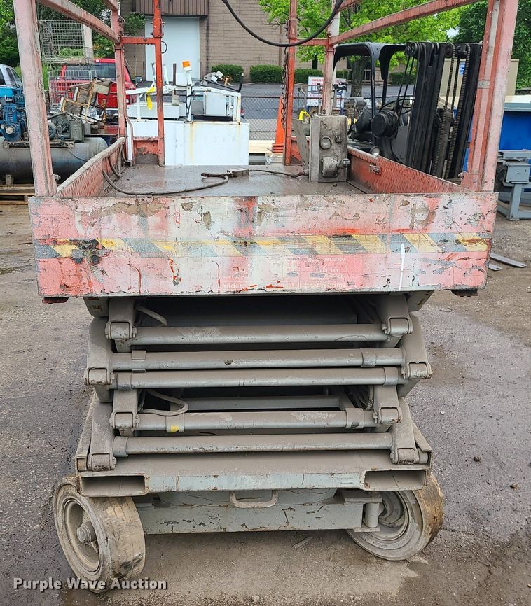 image for item LE9097 1997 Skyjack SJ-4626  scissor lift
