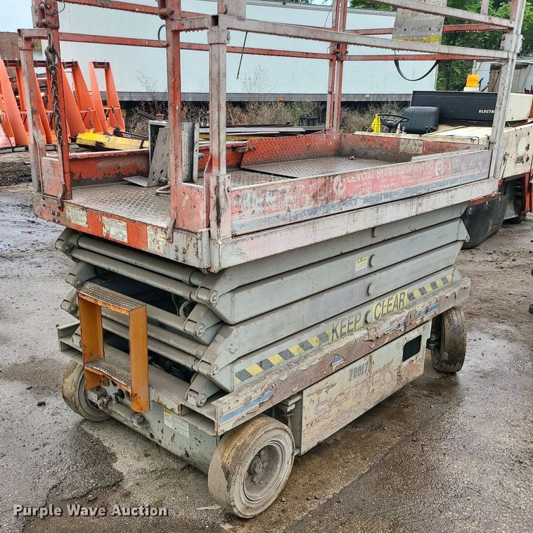 image for item LE9097 1997 Skyjack SJ-4626  scissor lift