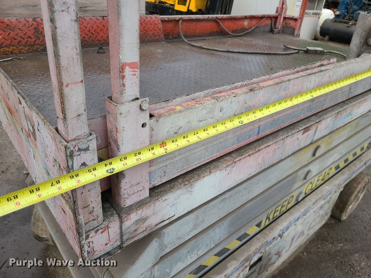 image for item LE9097 1997 Skyjack SJ-4626  scissor lift