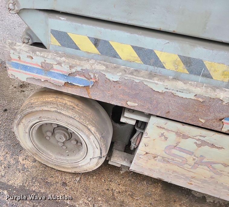 image for item LE9097 1997 Skyjack SJ-4626  scissor lift