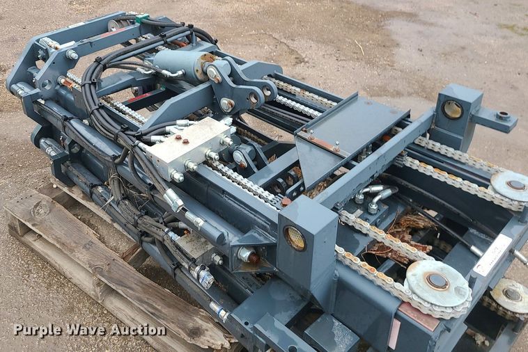 image for item LE9099 (2) forklift masts