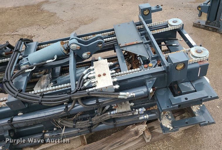 image for item LE9099 (2) forklift masts