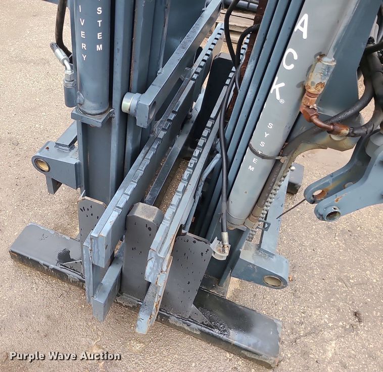 image for item LE9100 (2) forklift masts
