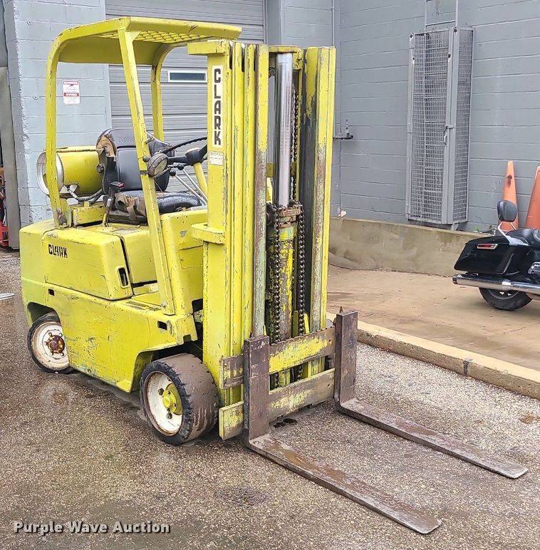 image for item LE9101 Clark C500-50  forklift